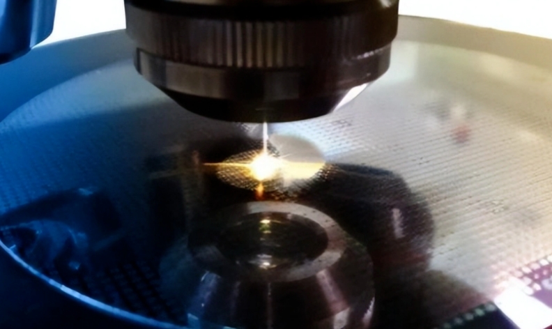 碳化硅切割速度低下：傳統(tǒng)機(jī)械鋸切效率<1mm/s